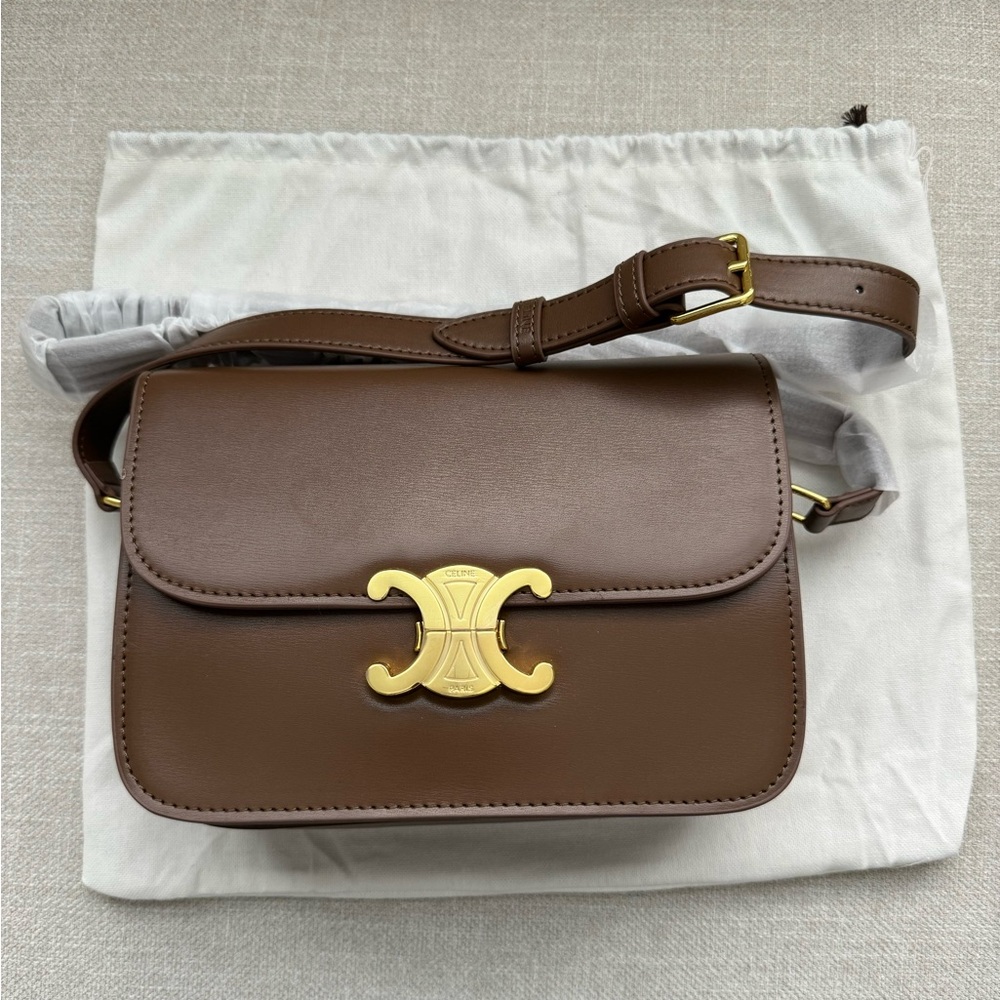 Triomph women’s purse. Never used- please message me if you have questions!!!!